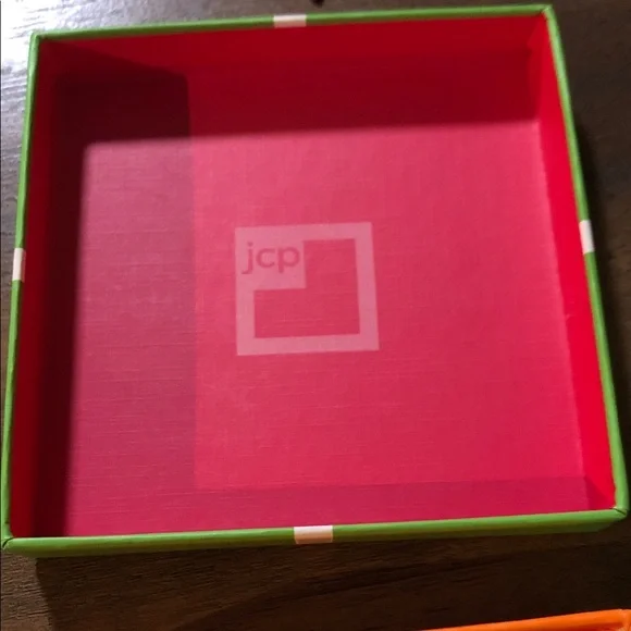 JCPenney Lime Gift Box with White Ribbon Design - Picture 6 of 10